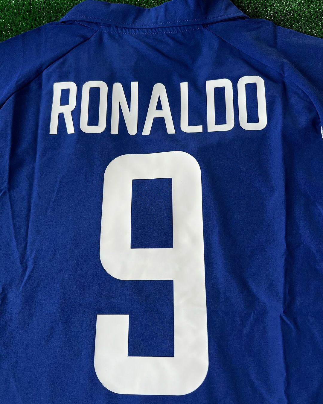 Phenomenon Ronaldo Nazario Brazil 2002 World Cup Blue Retro Short-Sleeve Jersey – Front View