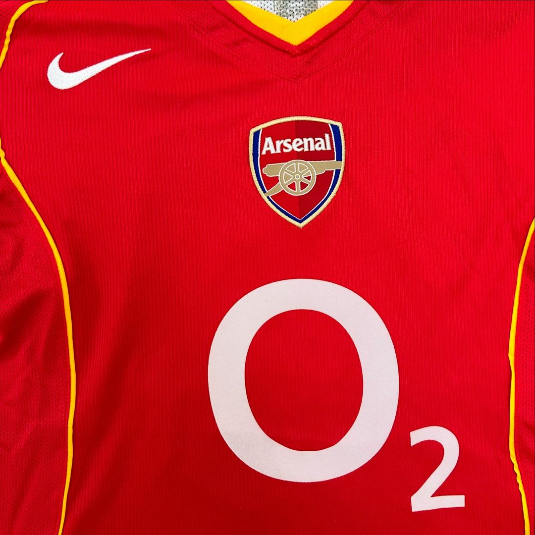 Dennis Bergkamp 10 - Arsenal 2004/2005 O2 Red Retro Kit Jersey – Detailed View