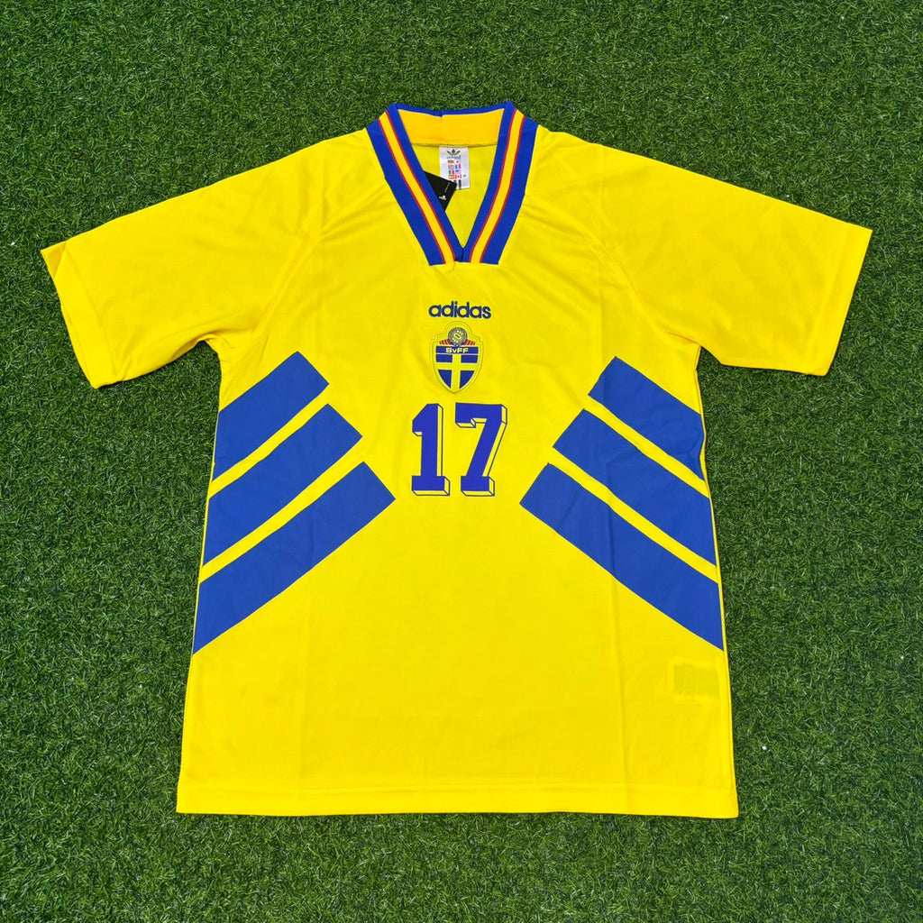 Viktor Gyökeres Sweden Retro Football Jersey – Front View