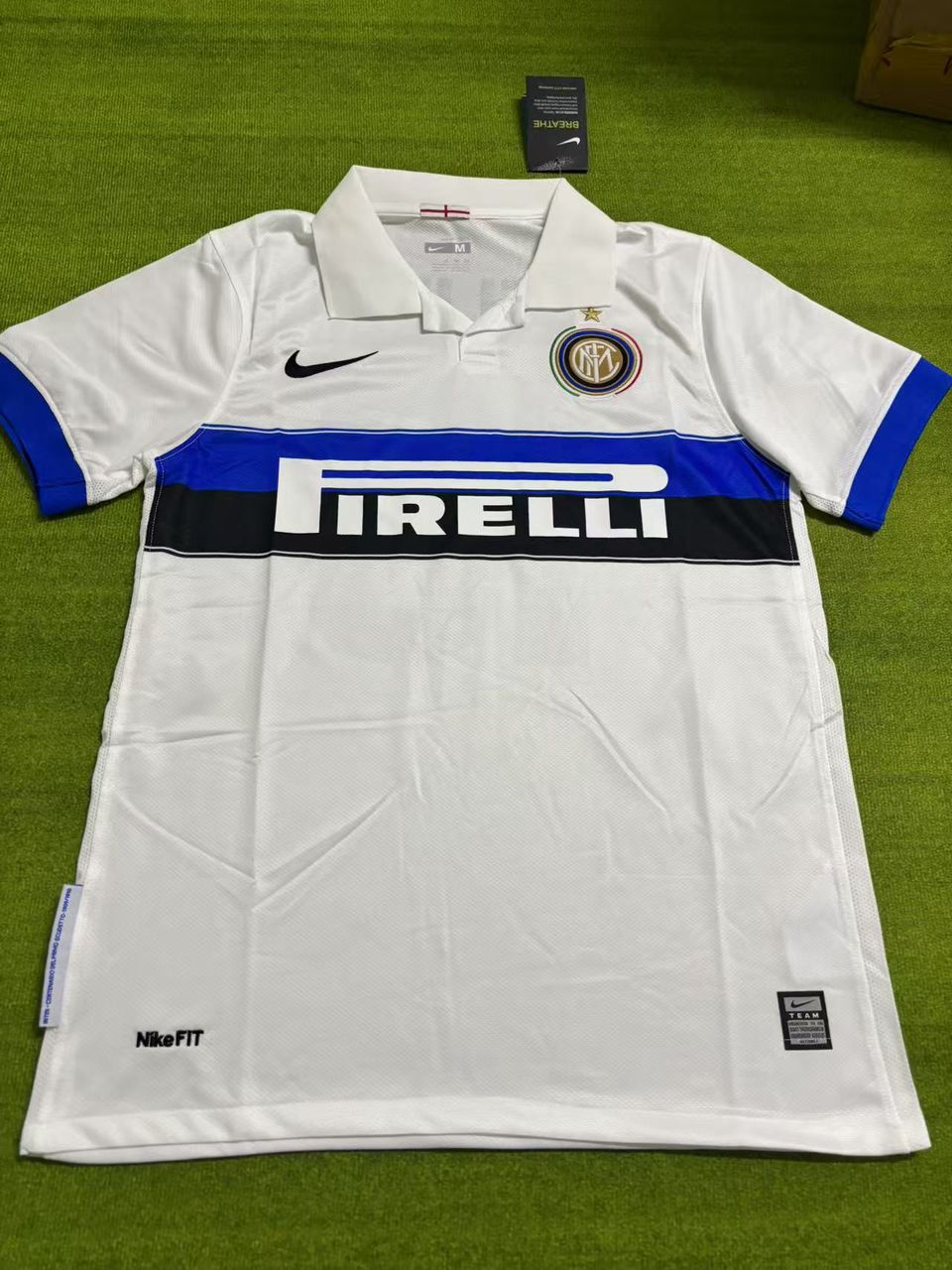 Wesley Sneijder Inter Retro 2009-2010 White Jersey – Front View