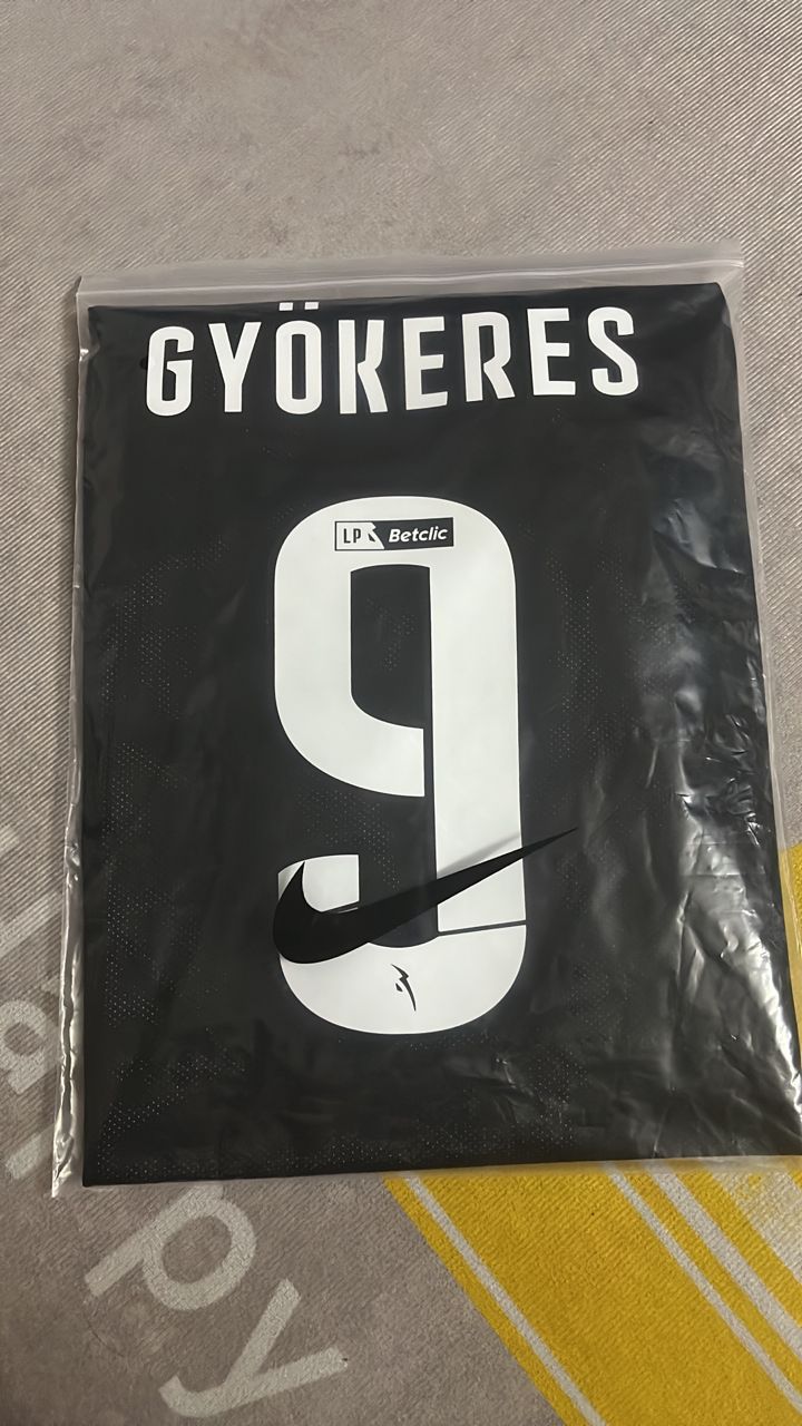 Viktor Gyökeres Sporting Lisbon Home Green Football Jersey – Detailed View