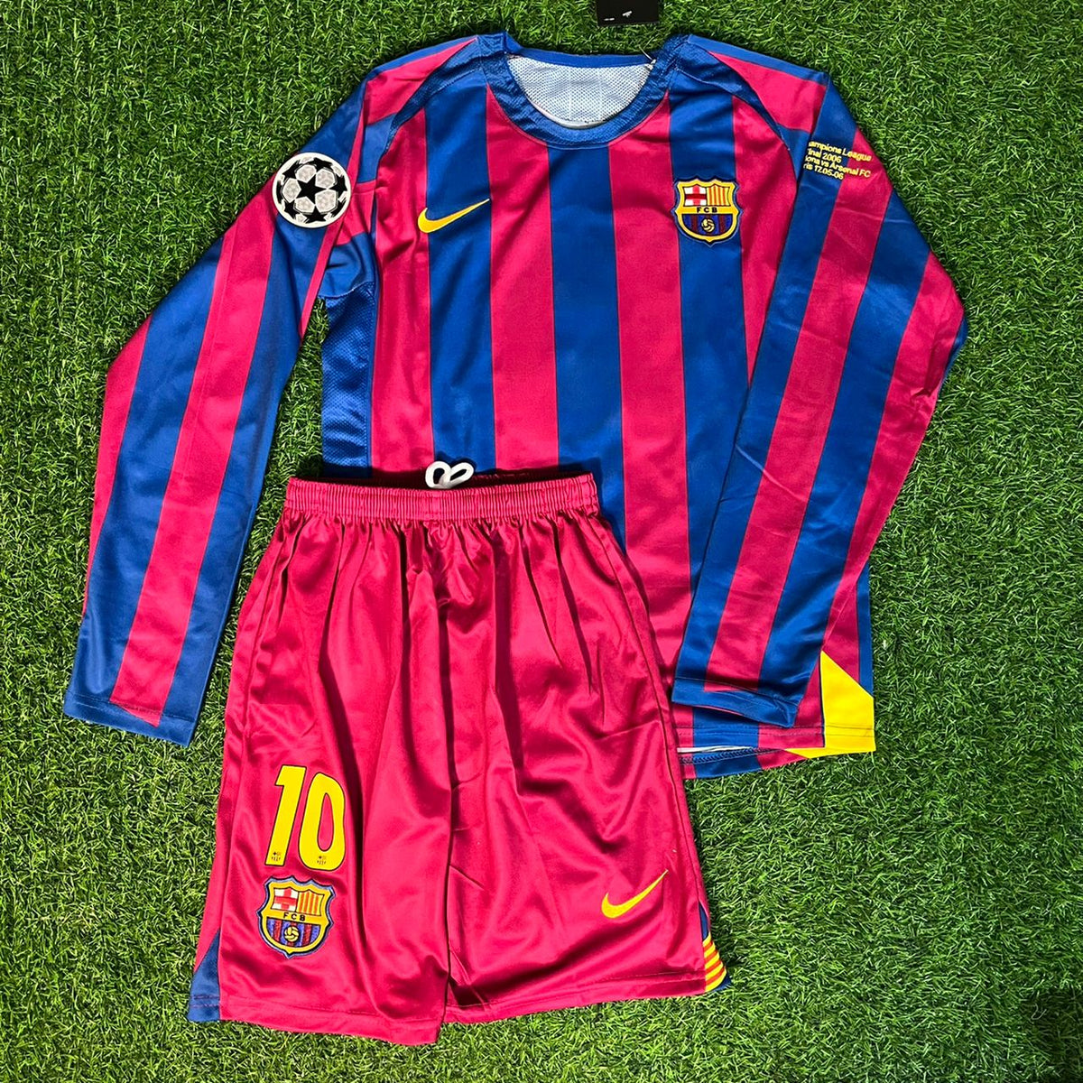 2006 Ronaldinho Gaucho 10 Barcelona Retro Long Sleeve Football Jersey – Front View