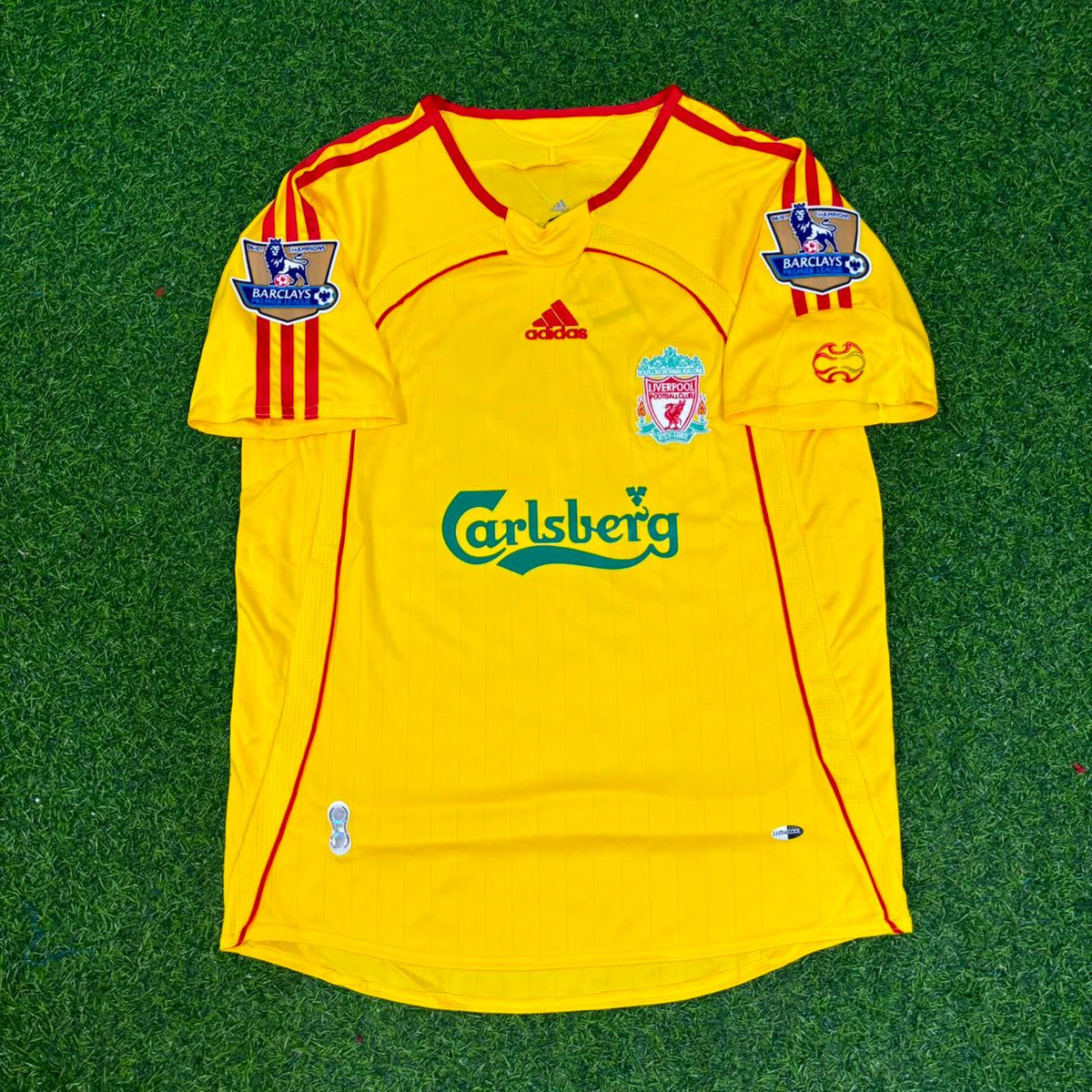 Liverpool 2006/2007 Yellow Retro Football Jersey – Dirk Kuyt – Front View