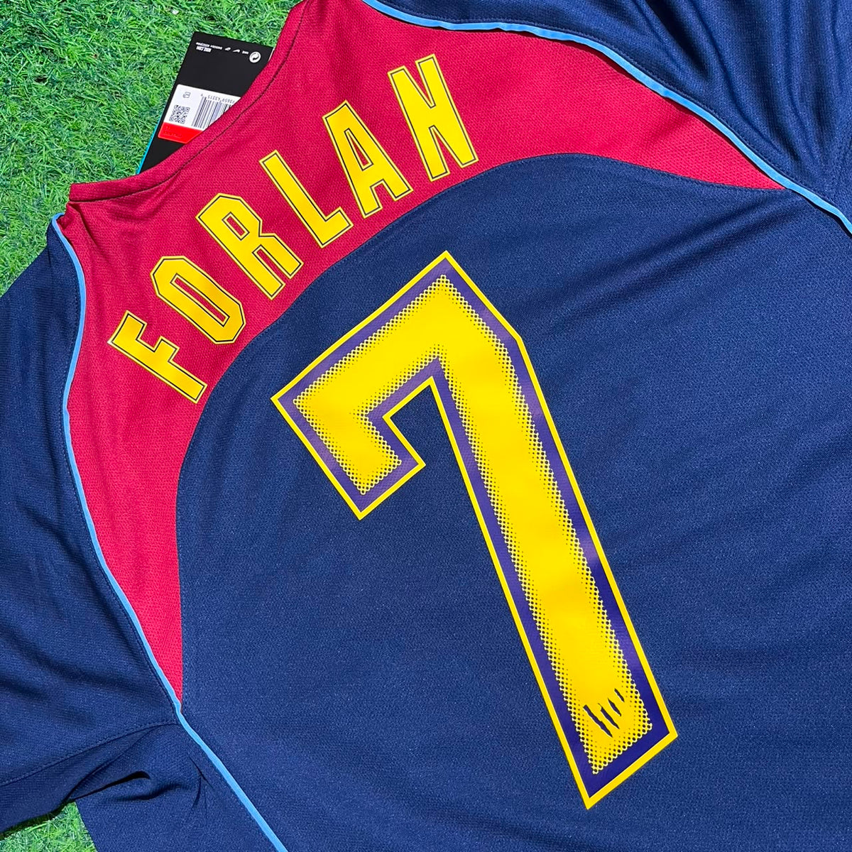 Atletico Madrid Black SpiderMan Retro Football Jersey – Diego Forlán #7 – Detailed View