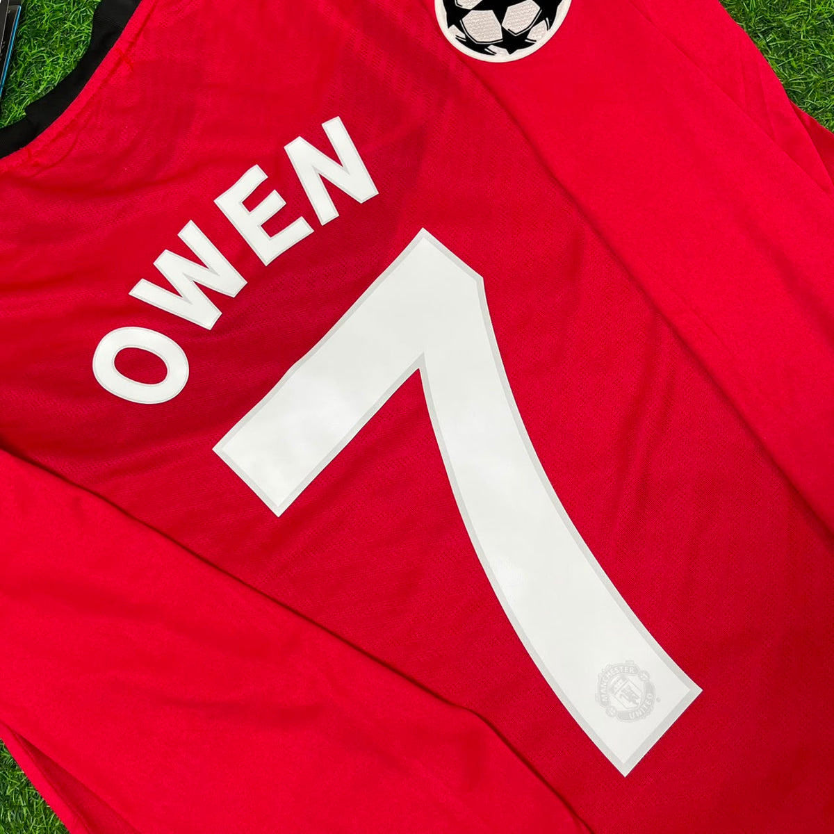 2009/10 Michael Owen #7 Manchester United Retro Long Sleeve Football Jersey – Detailed View