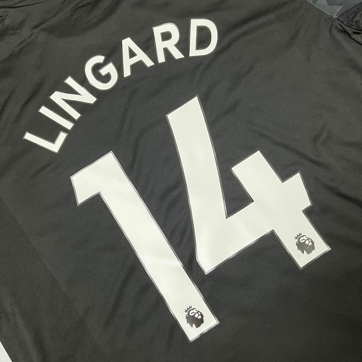 2017/18 Jesse Lingard Manchester United Black Retro Football Jersey – Detailed View