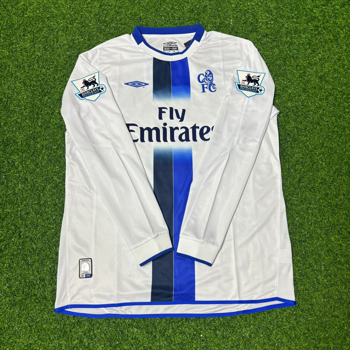 Adrian Mutu #7 Chelsea Away 2004 Retro White Long Sleeve Jersey – Front View