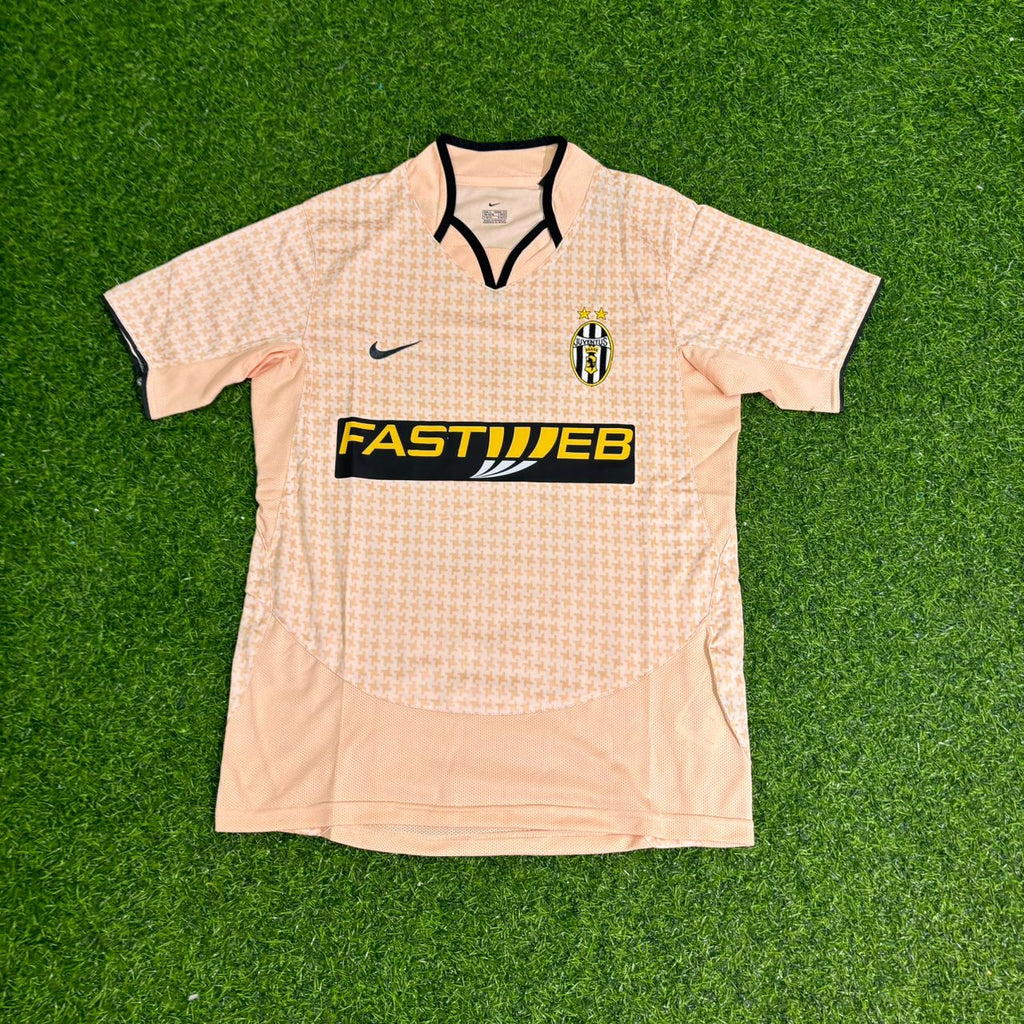 Juventus Away Retro Football Jersey – Paul Pogba 10 – Front View