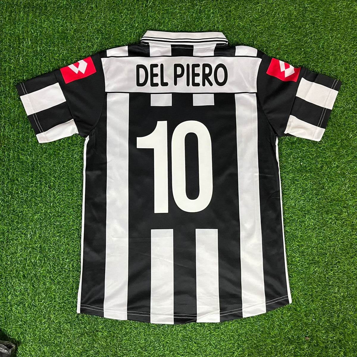 Alessandro Del Piero Juventus 2001 2002 Season Retro Jersey – Back View