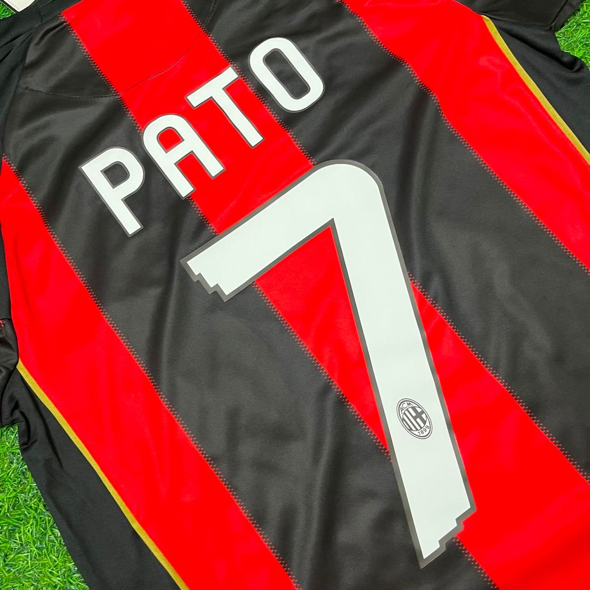 2010/11 Alexandre Pato AC Milan Home Long Sleeve Retro Football Jersey – Detailed View