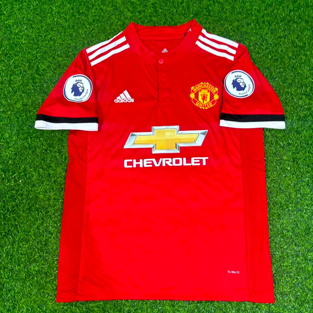 Alexis Sanchez Manchester United 2017/2018 Football Jersey – Front View