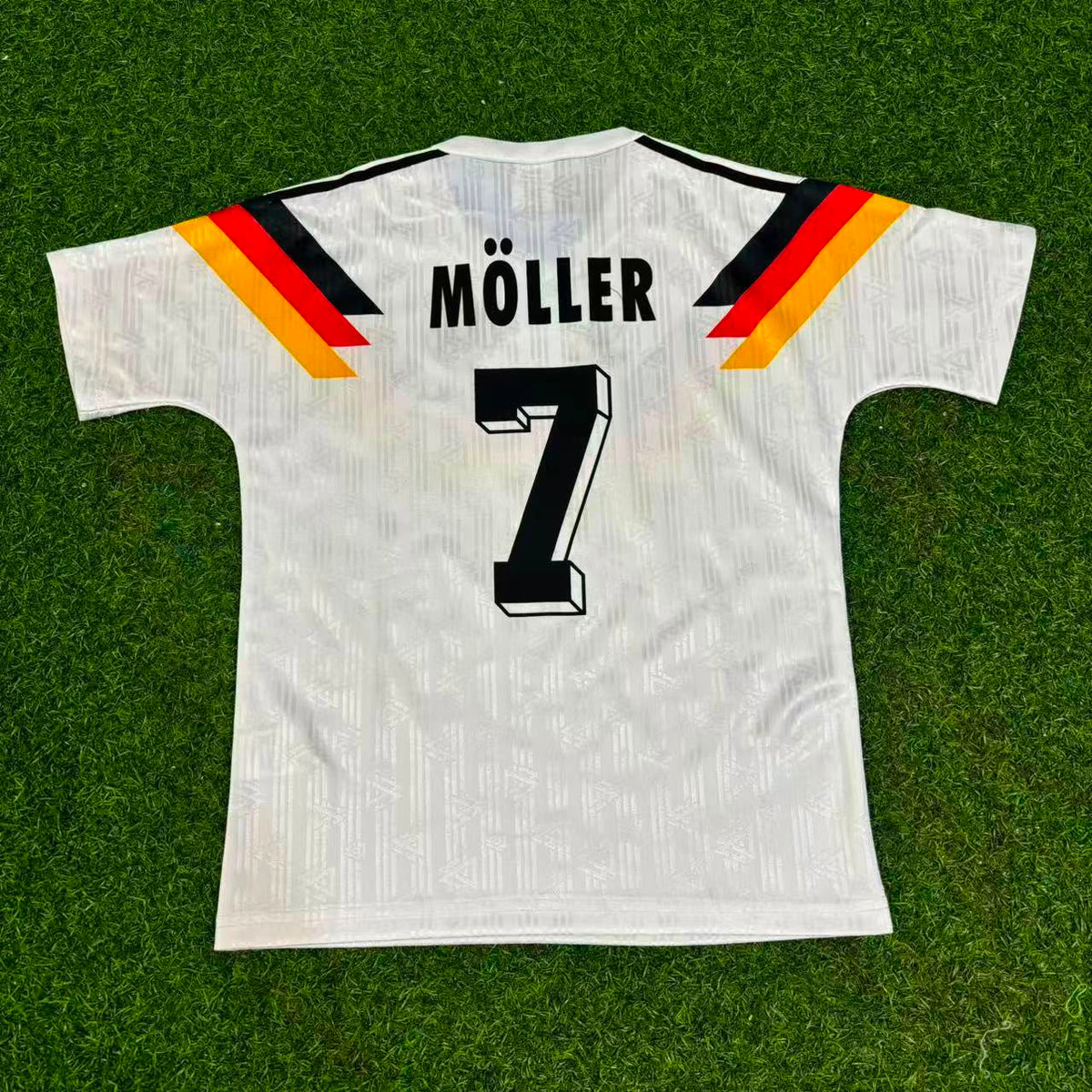 Germany Deutschland Retro Kids 1990 World Cup Jersey - Deutschland Retro Kinder WM 1990 – Andreas Möller 7- – Detailed View