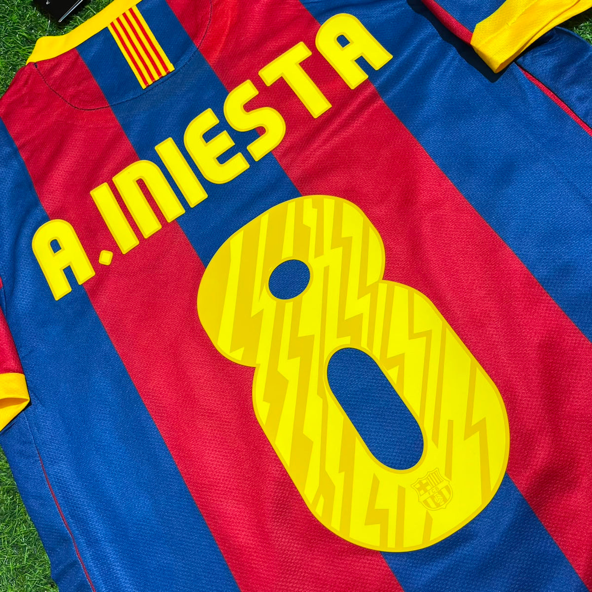 Andres Iniesta Barcelona 2011 London Final Jersey – Detailed View