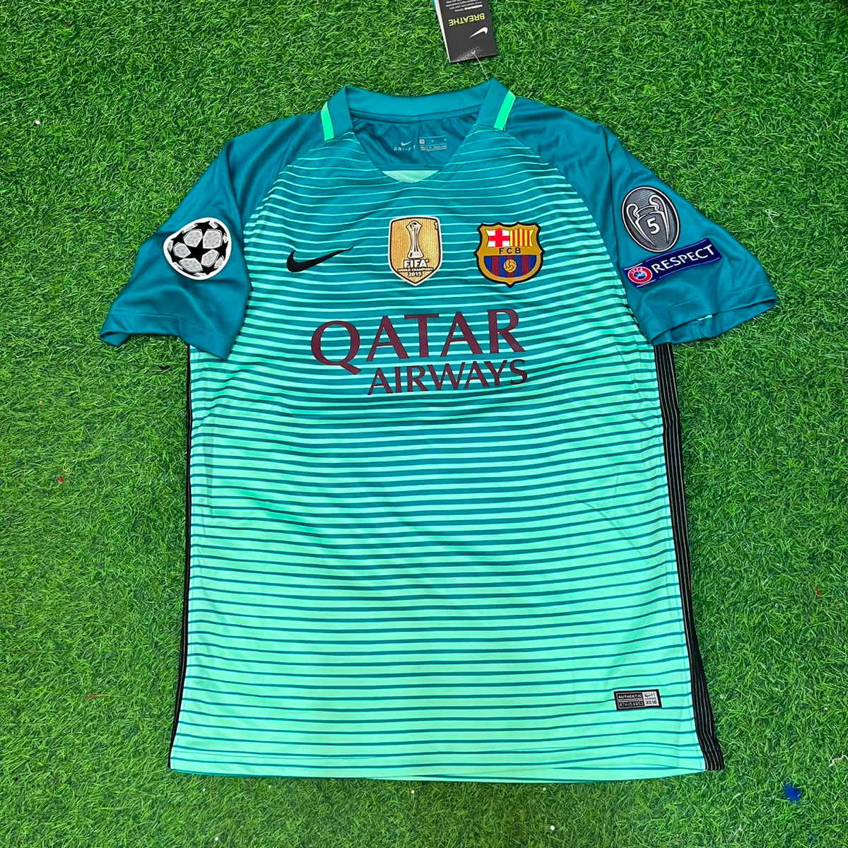 Andrés Iniesta #8 Barcelona 2016/17 Away Retro Jersey – Front View