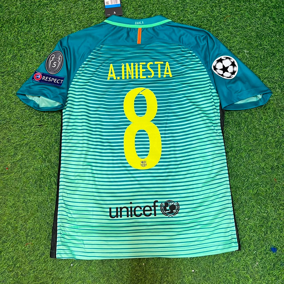 Andrés Iniesta #8 Barcelona 2016/17 Away Retro Jersey – Back View