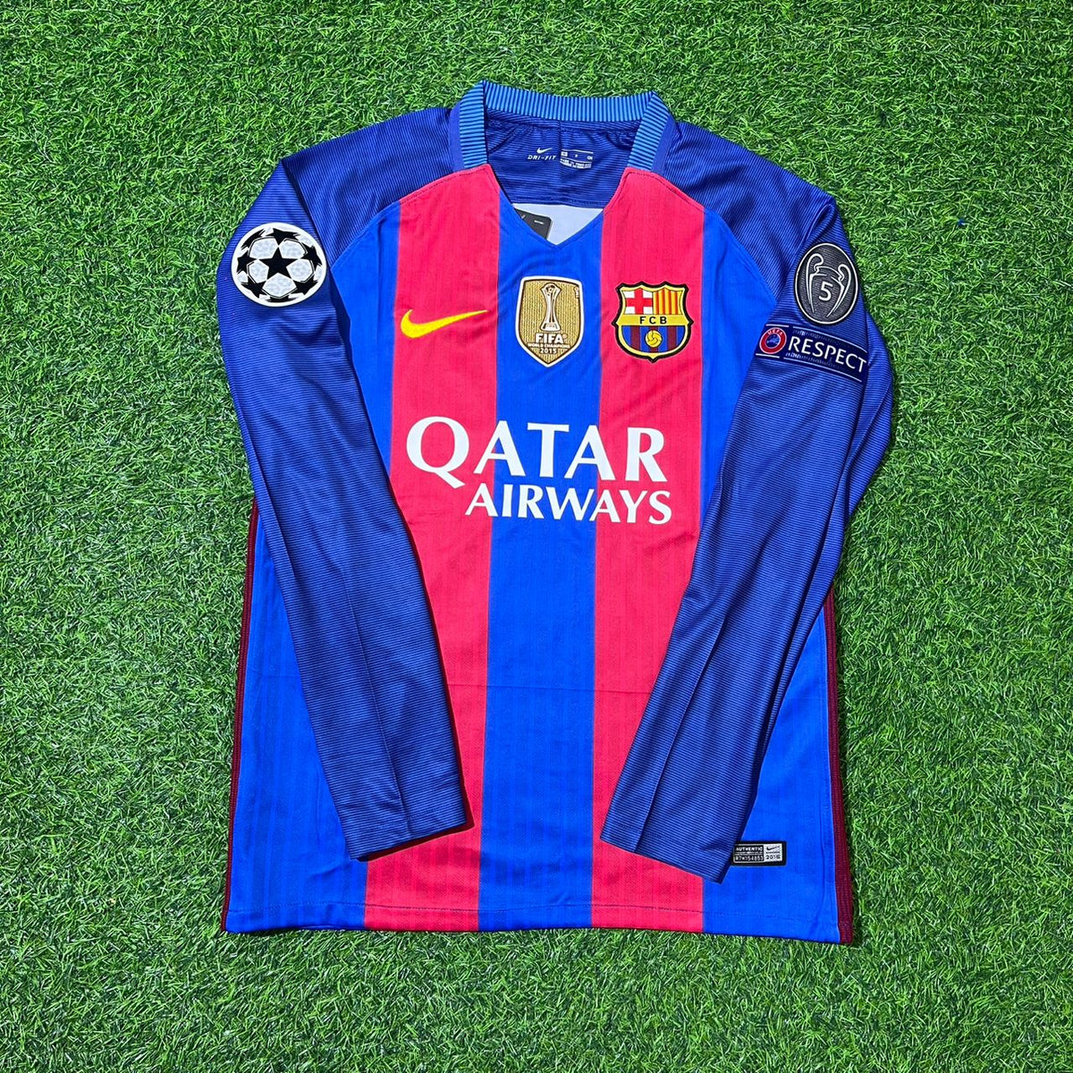 Andrés Iniesta Barcelona 2016 Football Jersey – Front View