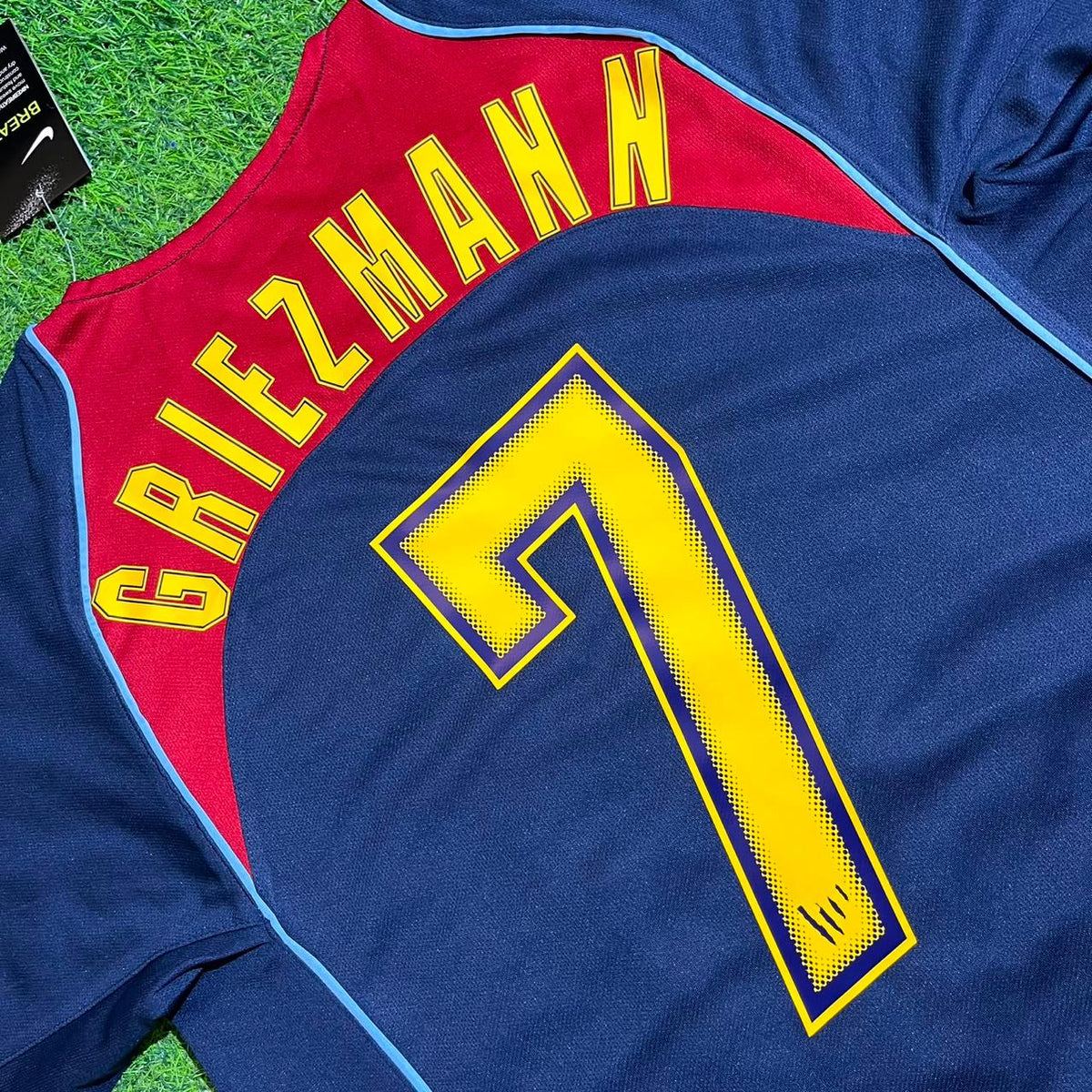 Atletico Madrid SpiderMan Retro Football Jersey – Antoine Griezmann #7 – Detailed View