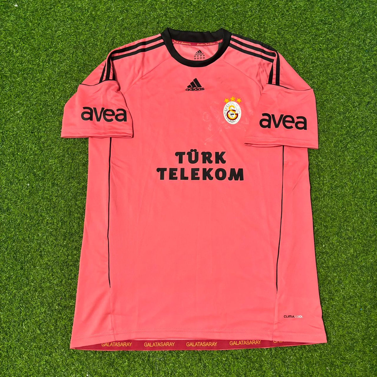 Arda Turan Galatasaray 2010-2011 Pink Retro Football Jersey – Front View