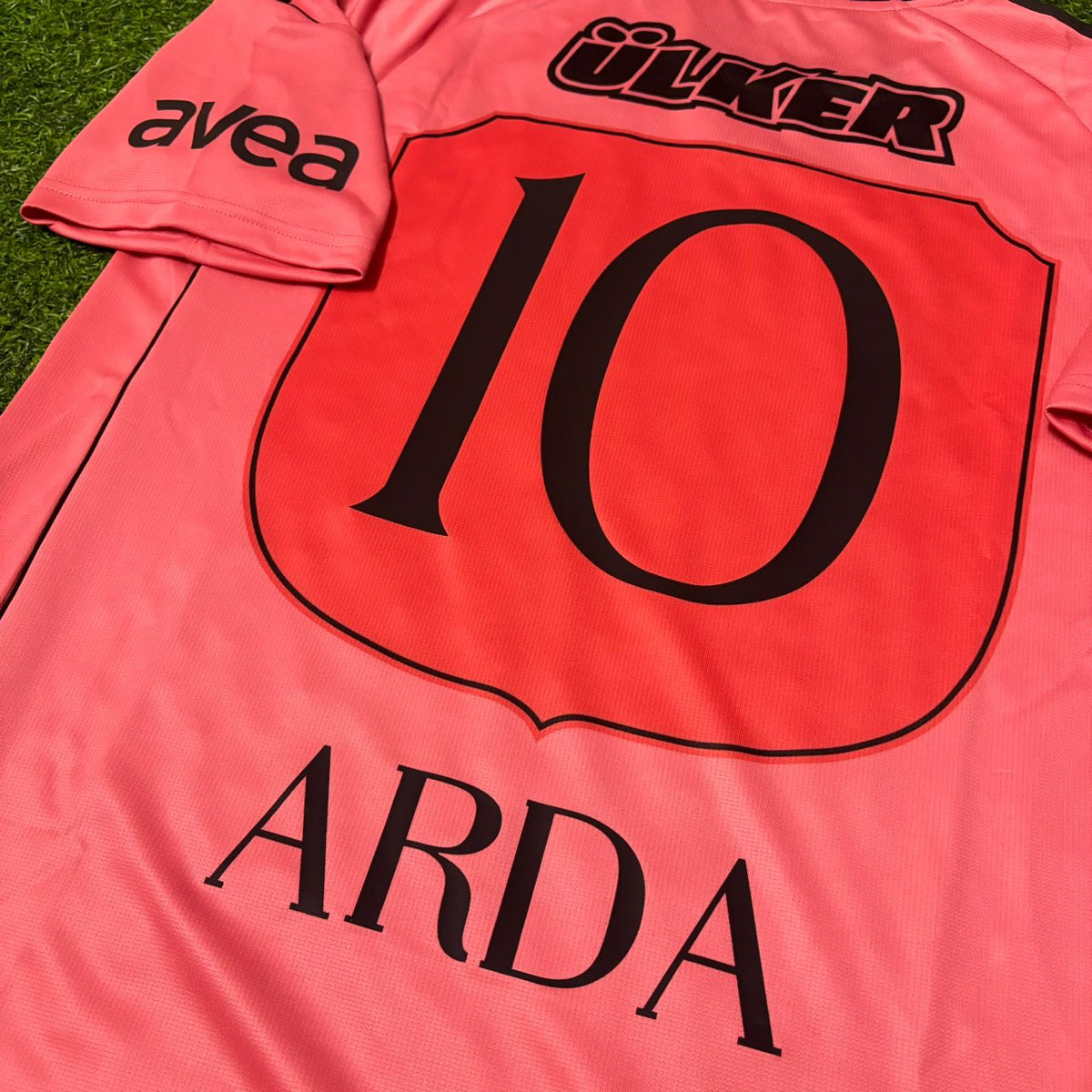 Arda Turan Galatasaray 2010-2011 Pink Retro Football Jersey – Detailed View