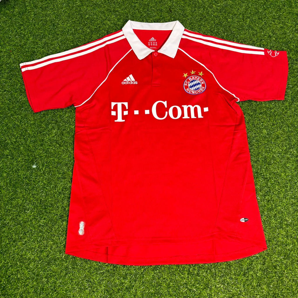 Bayern Munich Home Retro Football Jersey – Arjen Robben #10 – Front View
