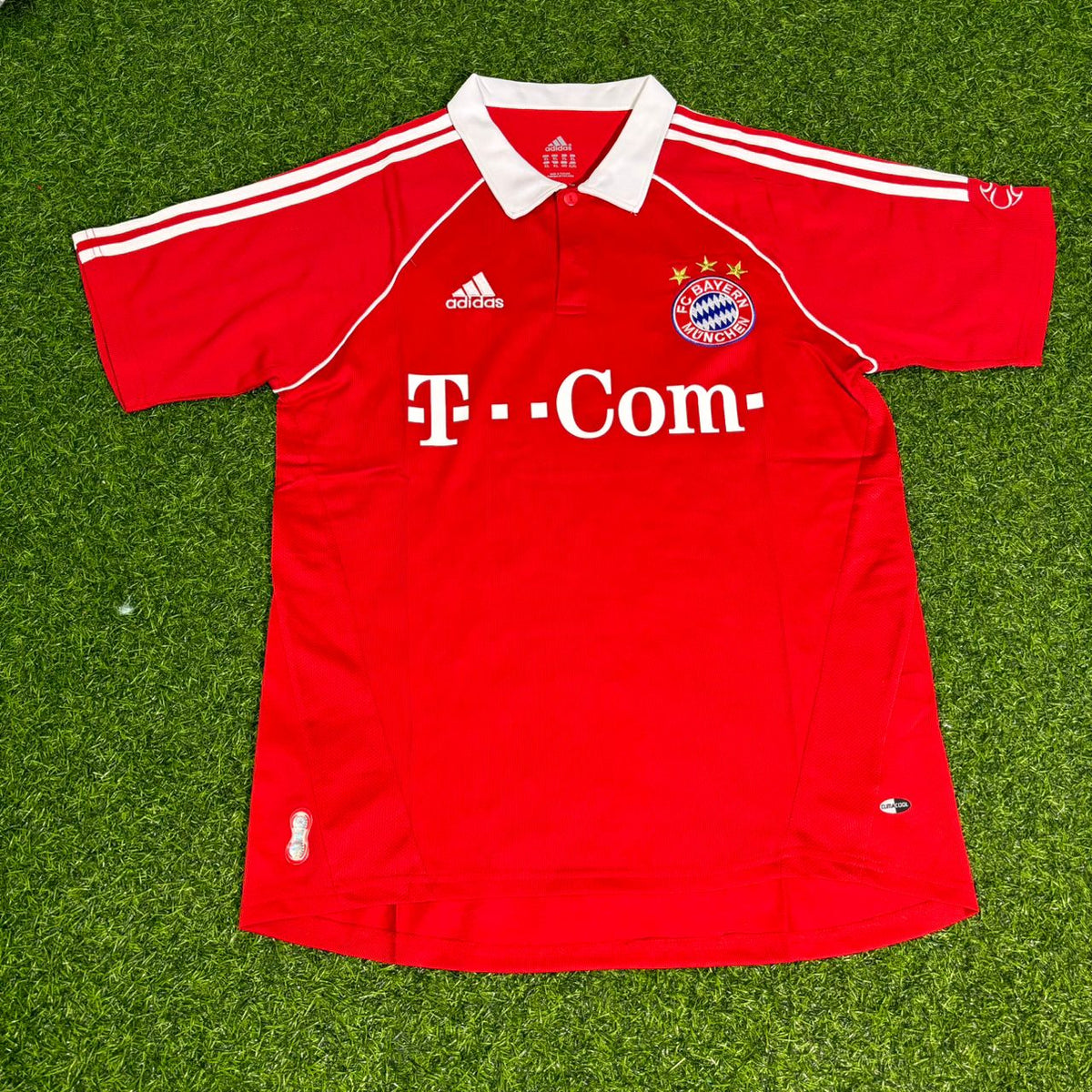 Bayern Munich Home Retro Football Jersey – Arjen Robben #10 – Front View