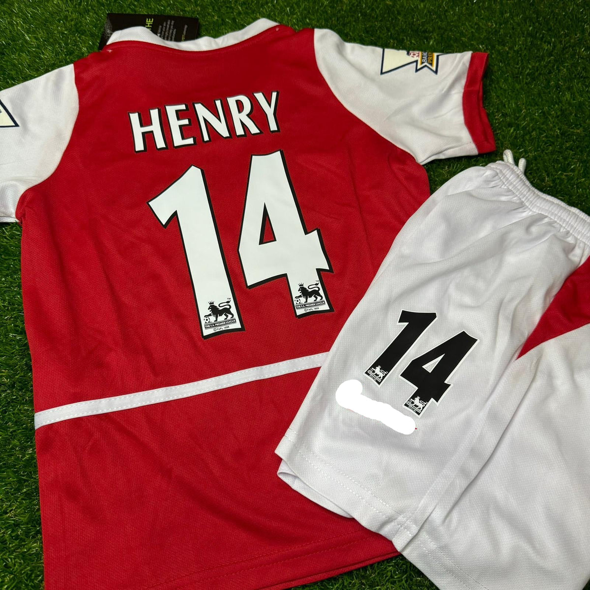 2002/04 Thierry Henry Arsenal Home Kids Kit Football Jersey for Children – Detailed View