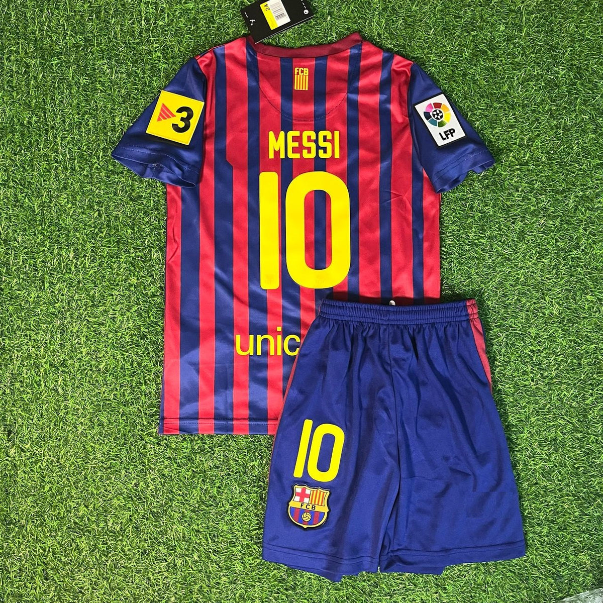 Lionel Messi Barcelona 11/12 Home Kids Kit – Kit Jersey for Children – | KinderTrikot | Enfant – Back View