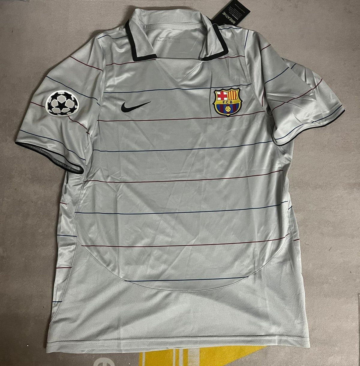2004/05 Xavi Hernandez 6 - Barcelona Blue Garnet Retro Football Jersey – Detailed View