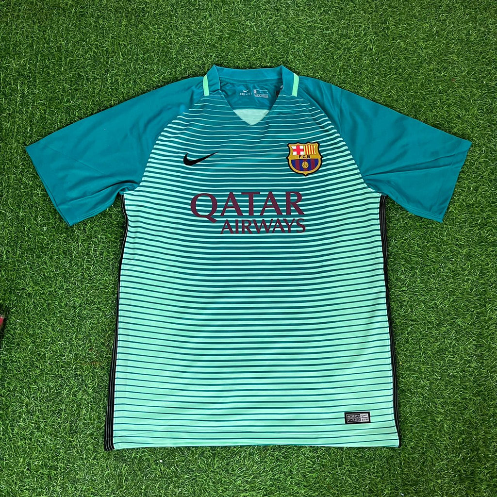 Gerard Pique – Barcelona 2016/17 Away Retro Jersey – Detailed View