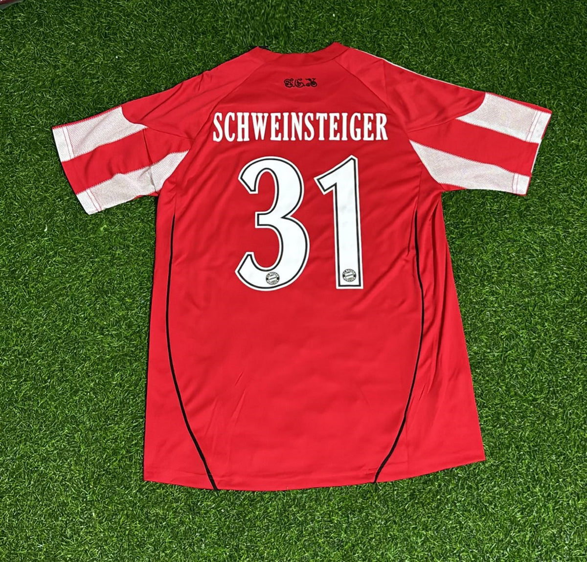 Bastian Schweinsteiger Bayern Munich 2010/11 Home Jersey – Back View