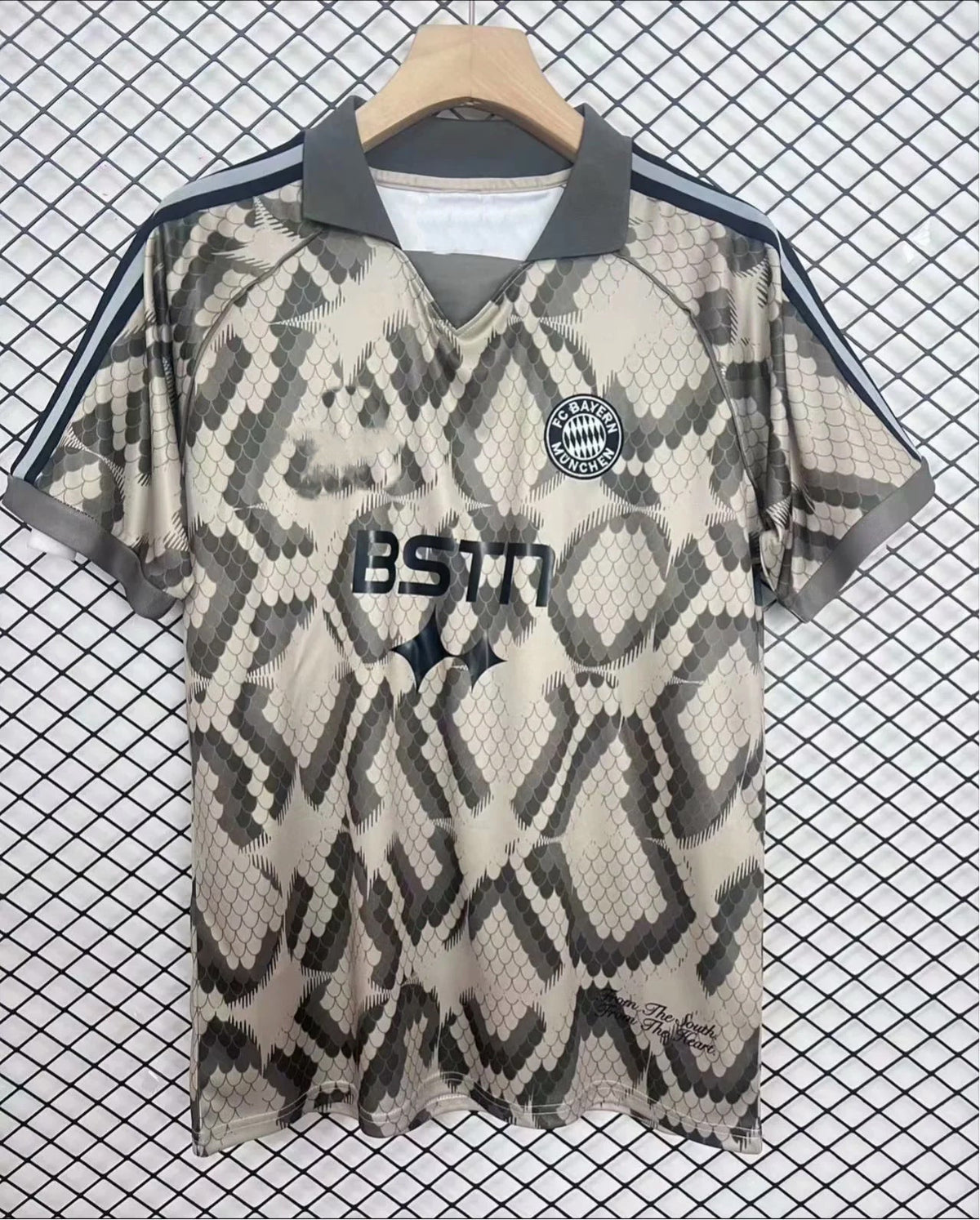 Bayern München New Polo Neck Polokragen Tshirt Paradise Edition – Back View