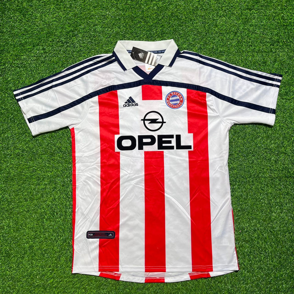 Bixente Lizarazu Bayern Munich 2000 2001 Kit Jersey – Front View