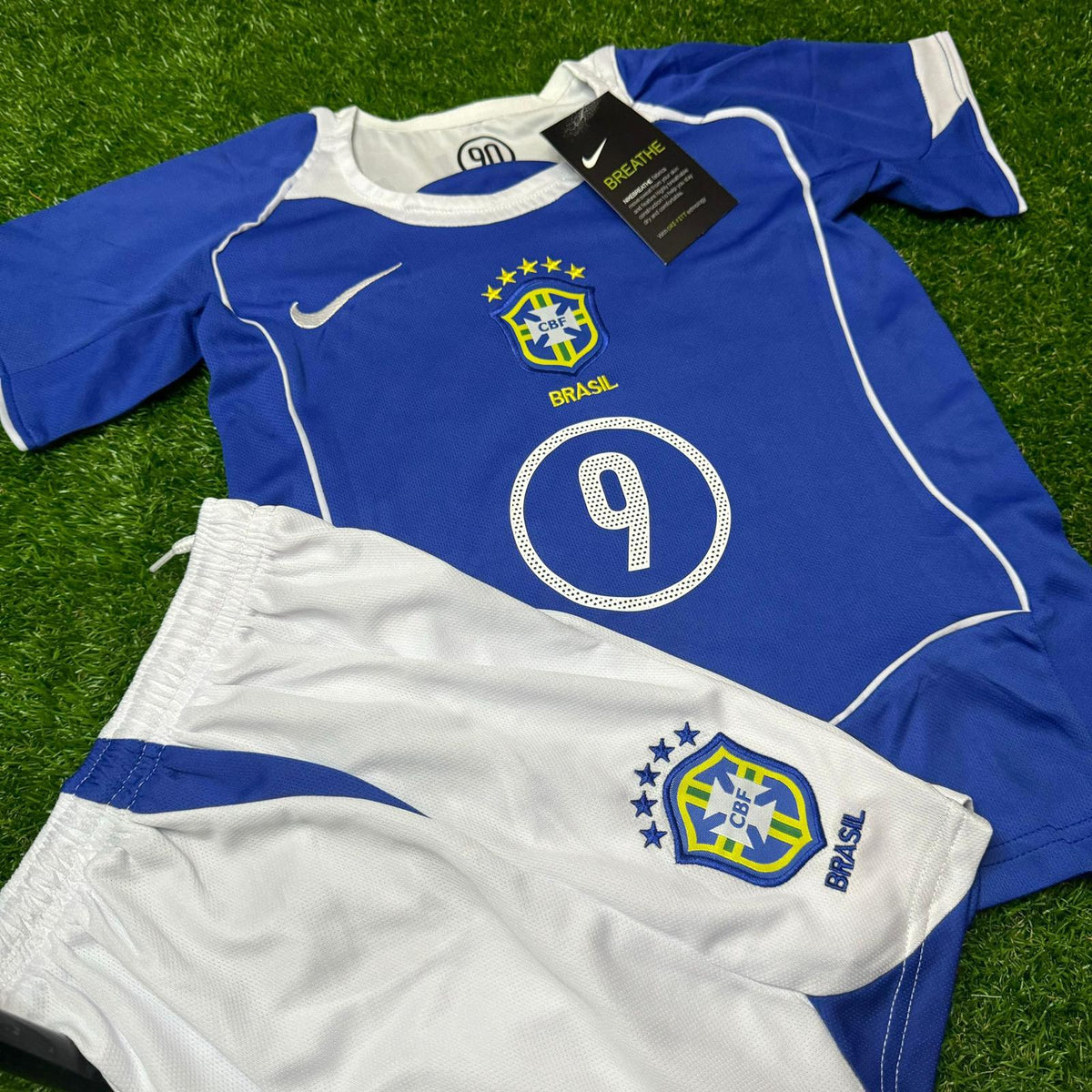 Ronaldo Nazario Brazil 04/06 Away Kids Kit – Kit Jersey for Children – | KinderTrikot | Enfant – Front View