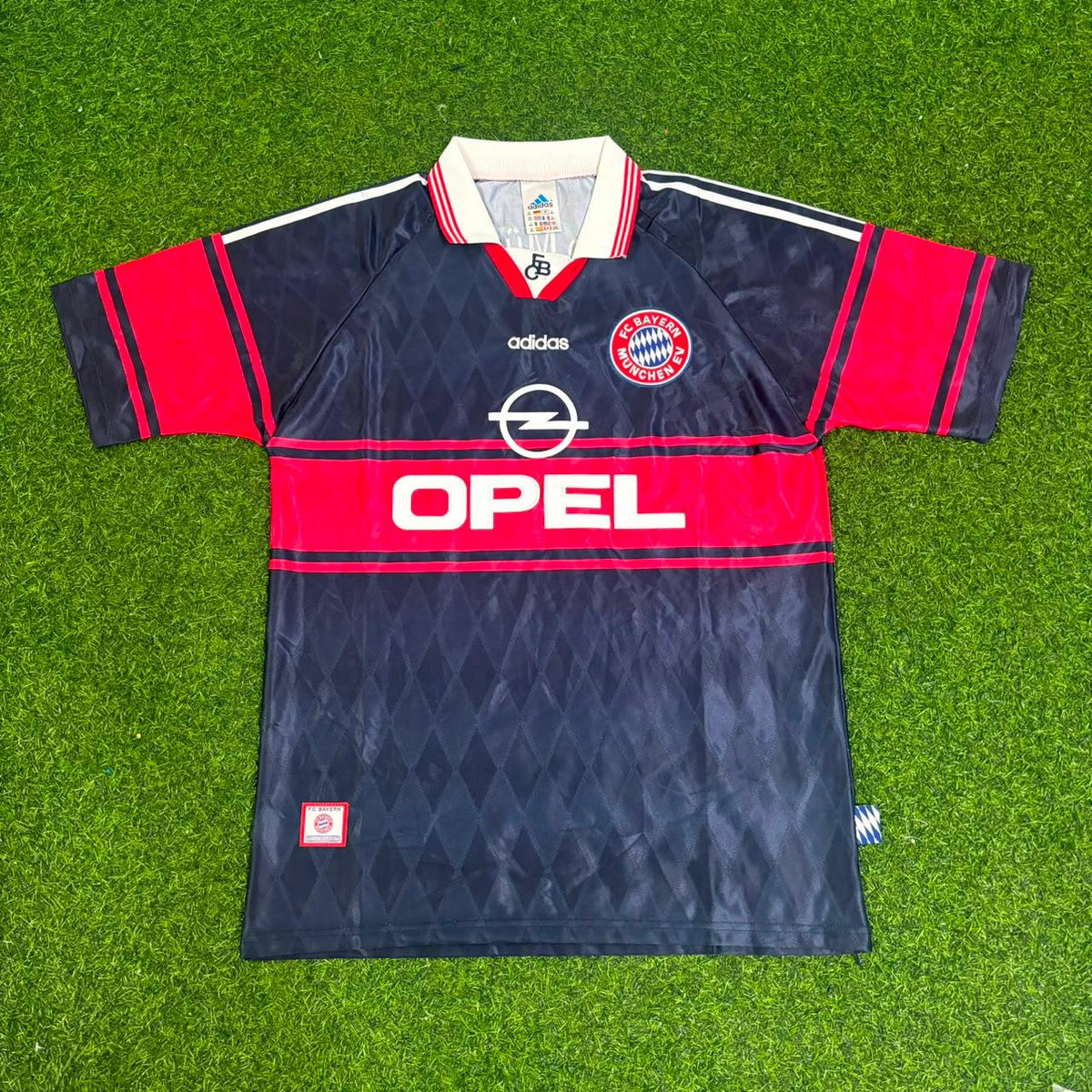 1997/99 Bruno Labbadia #11 Bayern Munich Retro Football Jersey – Front View