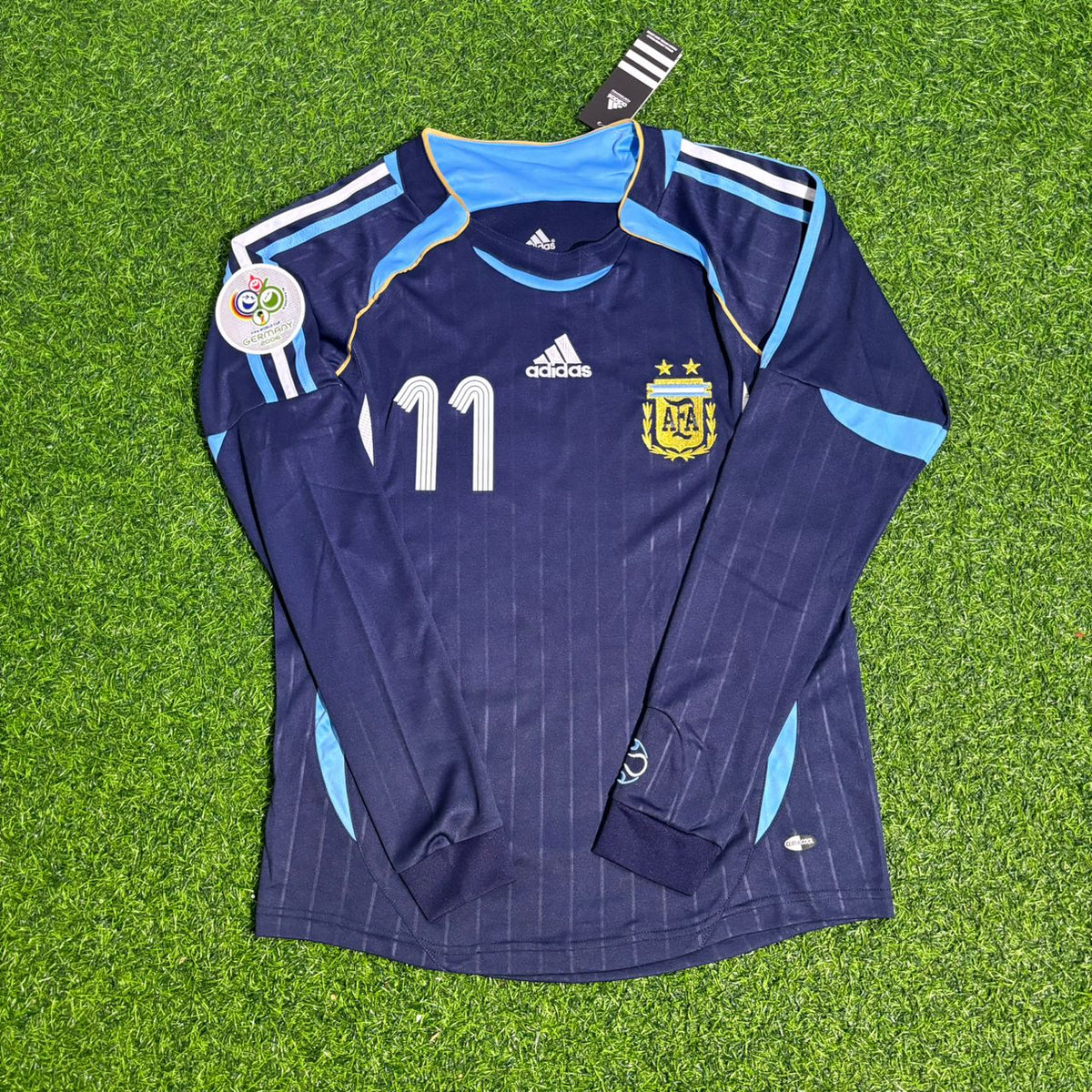 Argentina 2006 World Cup Long Sleeve Retro Football Jersey – Carlos Tevez – Front View