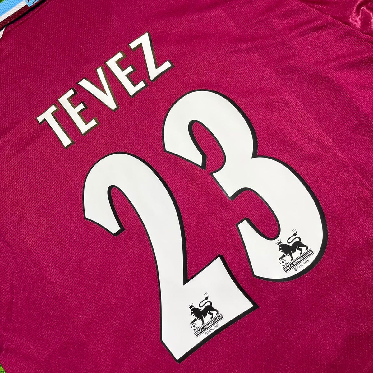 Carlos Tevez #32 West Ham United Home Retro Football Jersey – Detailed View