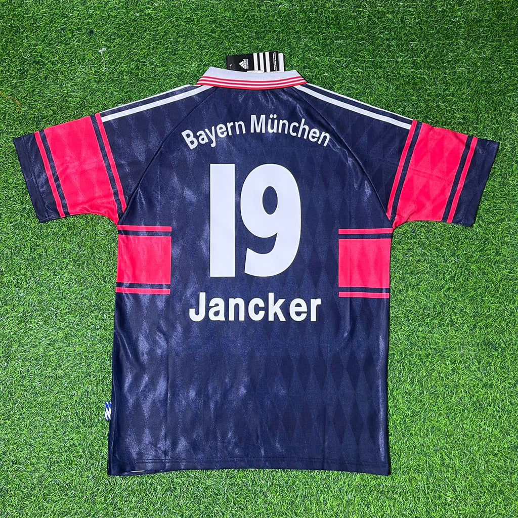 Bayern Munich Retro 1997/99 Jersey – Carsten Jancker 22 – Back View