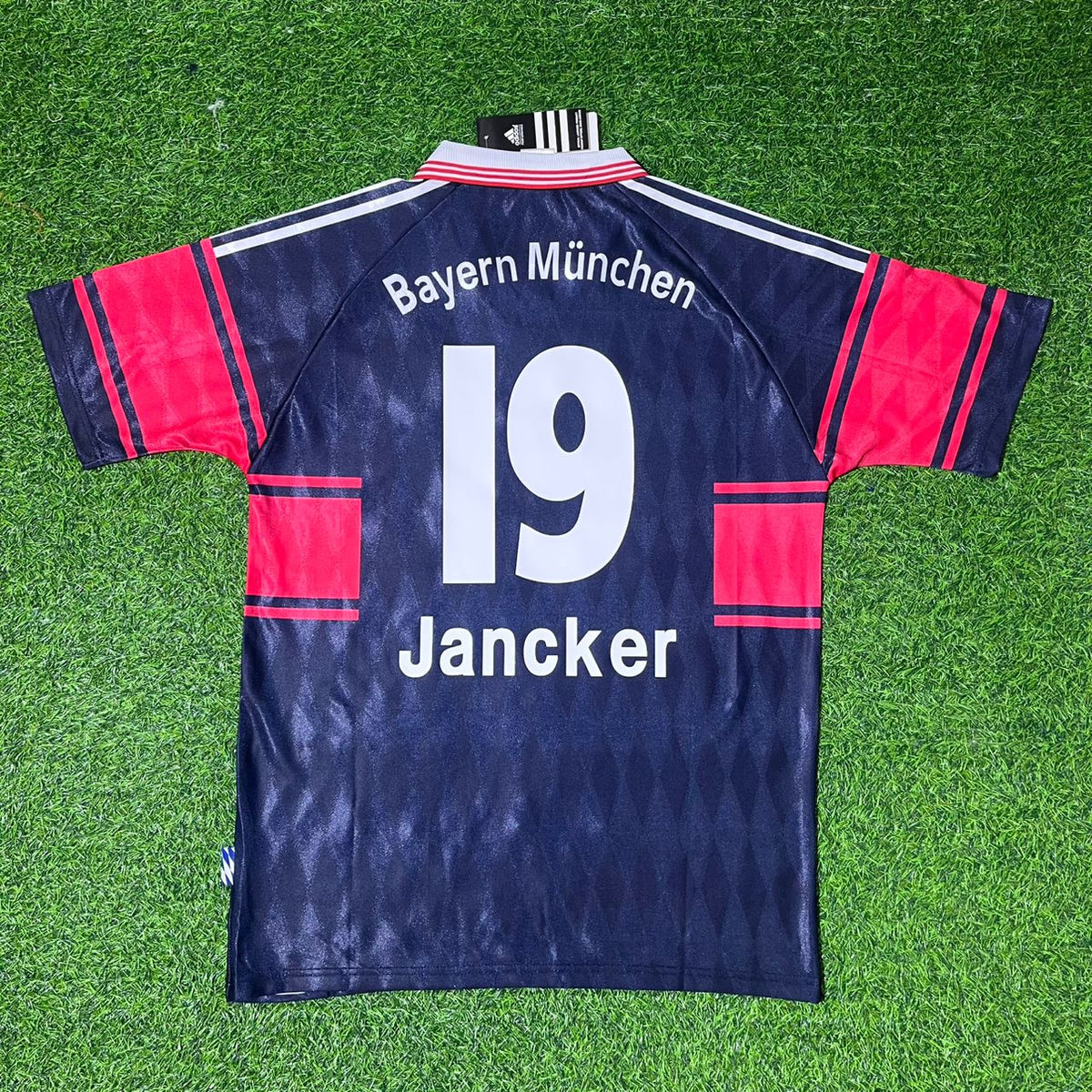 Bayern Munich Retro 1997/99 Jersey – Carsten Jancker 22 – Back View