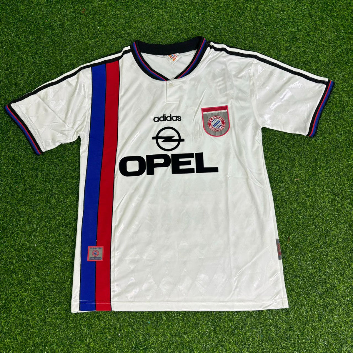 Bayern Munich 1997/98 Away White Retro Football Jersey – Carsten Jancker – Front View