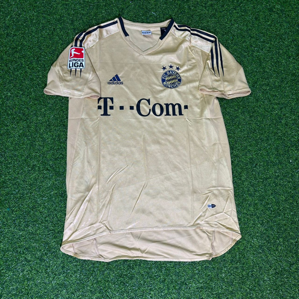 Claudio Pizarro Bayern München 2004/05 Retro Golden Set – Front View