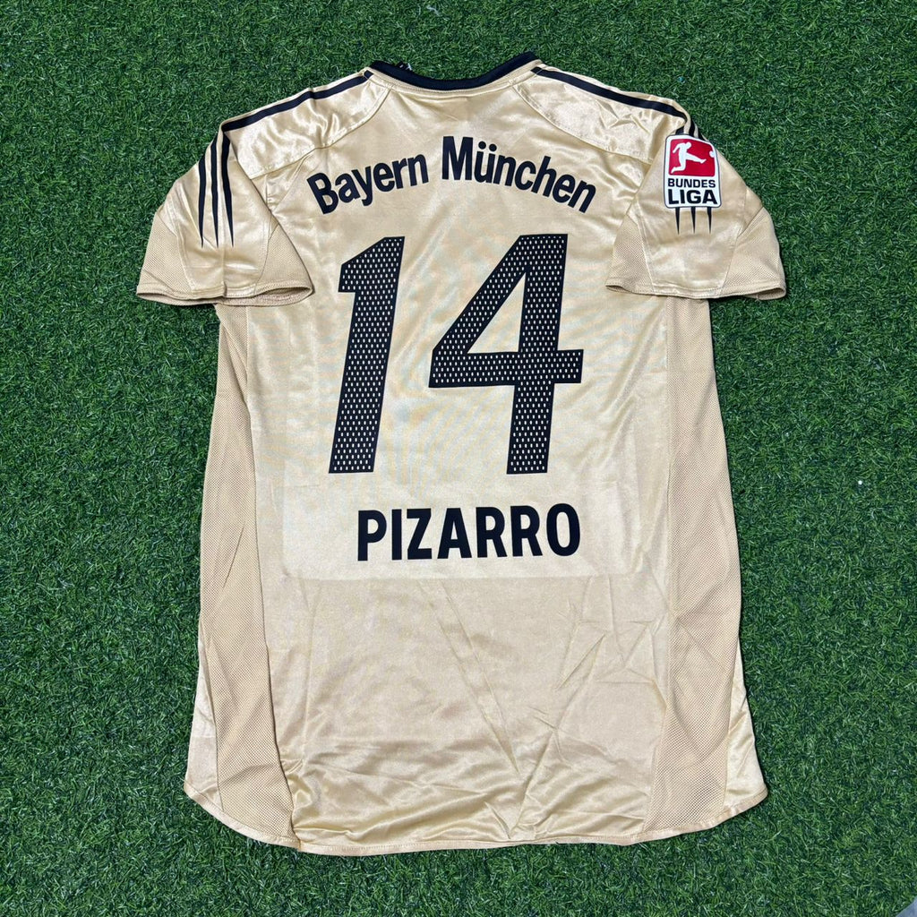 Claudio Pizarro Bayern München 2004/05 Retro Golden Set – Back View