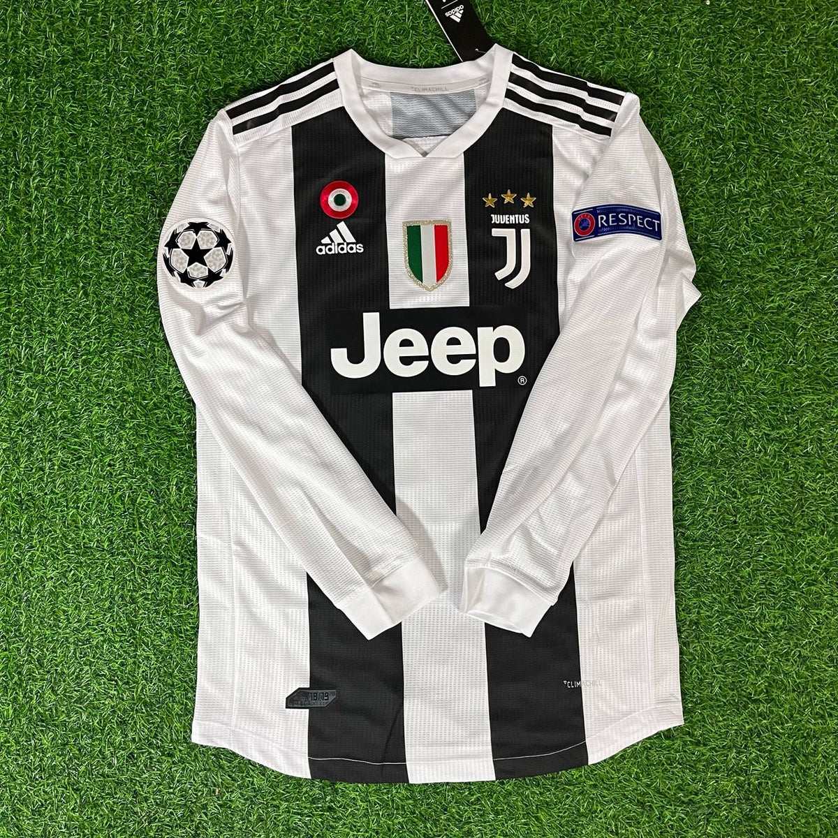 Cristiano Ronaldo Juventus 2018 2019 Long-Sleeve Retro Jersey – Front View
