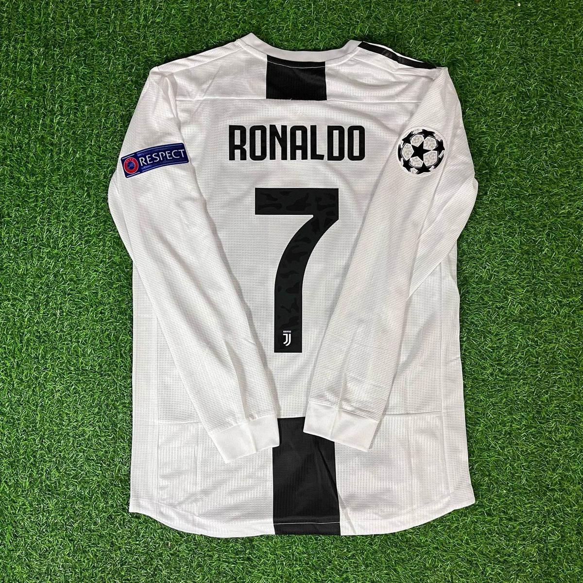 Cristiano Ronaldo Juventus 2018 2019 Long-Sleeve Retro Jersey – Back View