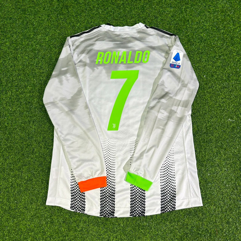 Cristiano Ronaldo #7 Juventus 2019-2020 Long Sleeve Retro Football Jersey – Back View