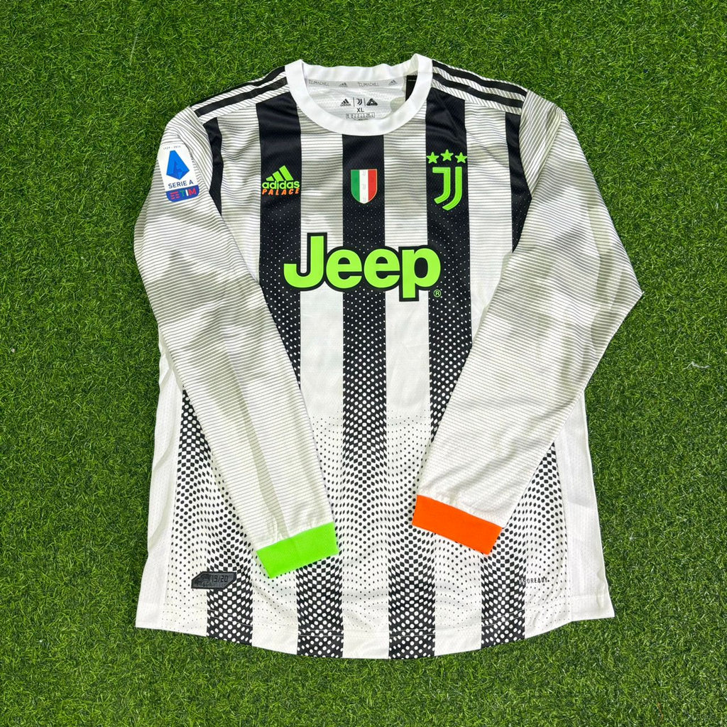 Cristiano Ronaldo #7 Juventus 2019-2020 Long Sleeve Retro Football Jersey – Front View