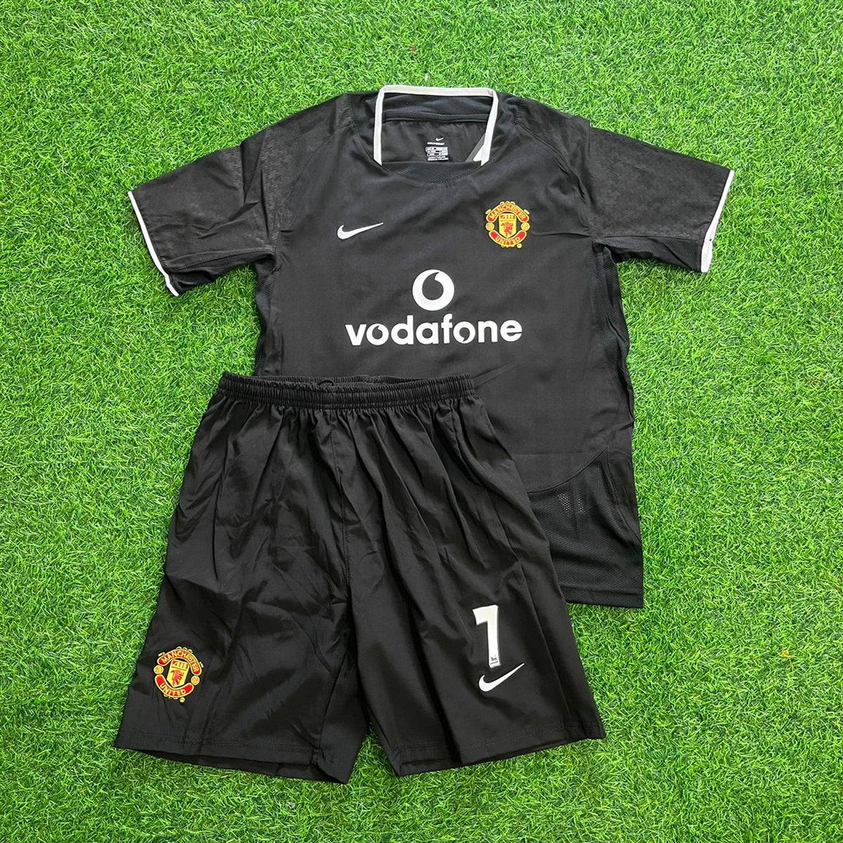 Cristiano Ronaldo Manchester United 2003 Black Retro Kids Football Jersey – Front View