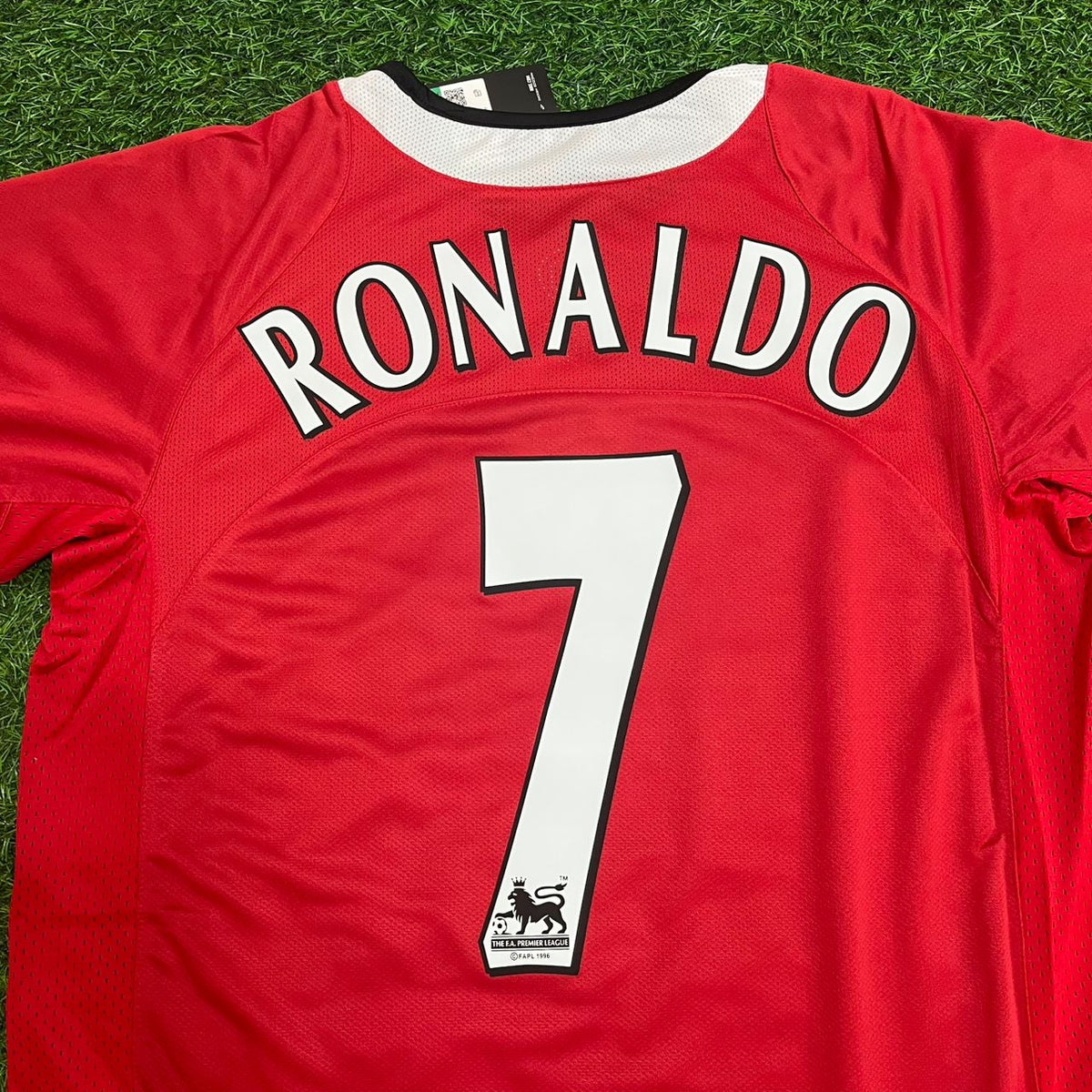 Cristiano Ronaldo Manchester United 2005-06 Retro Football Jersey – Front View