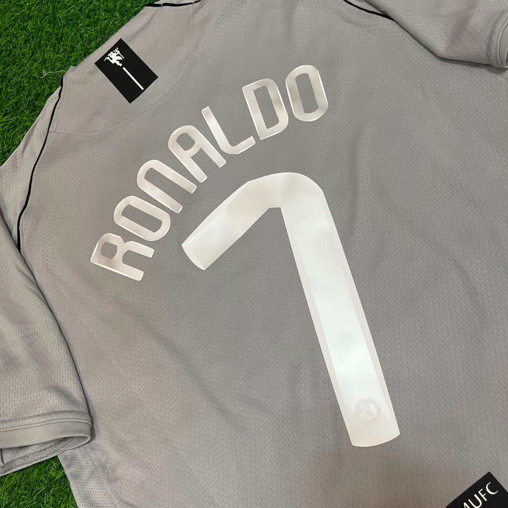 Cristiano Ronaldo Manchester United 2007 2008 Grey Retro Jersey – Detailed View