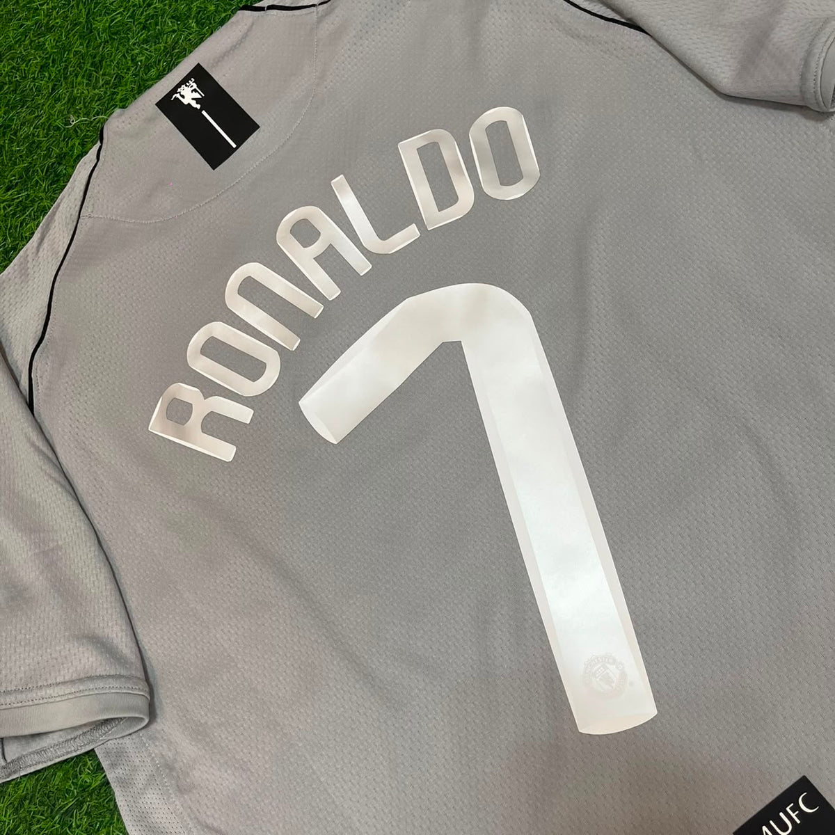 Cristiano Ronaldo Manchester United 2007 2008 Grey Retro Jersey – Detailed View