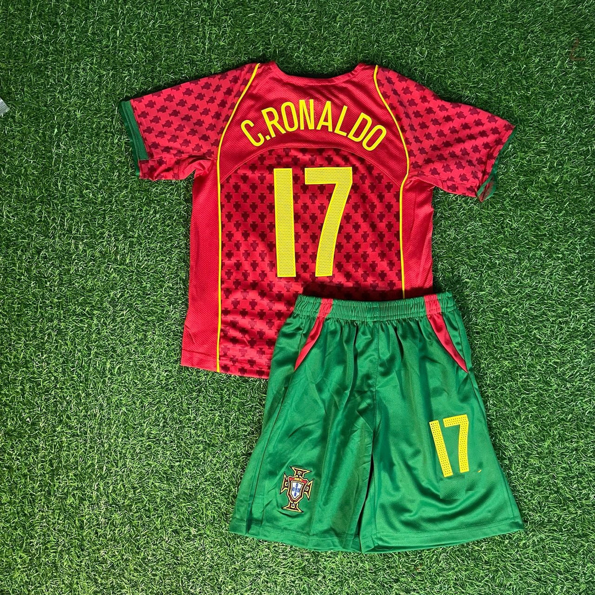 Cristiano Ronaldo Portugal 2004 Home Kids Kit – Kit Jersey for Children – | KinderTrikot | Enfant Personnalisable – Front View
